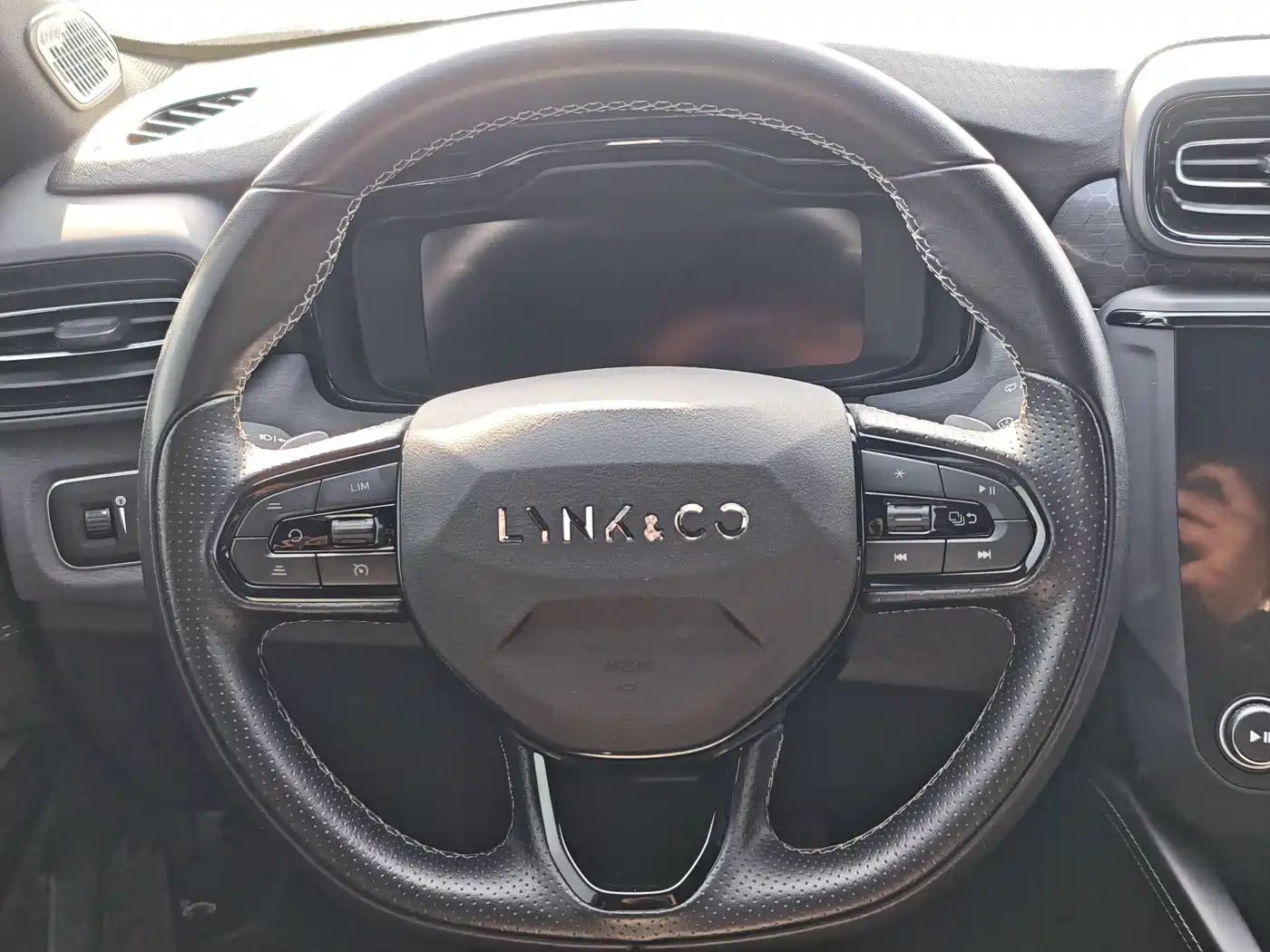 Lynk & Co 03 2022 1.5TD DCT Power Pro фото 15