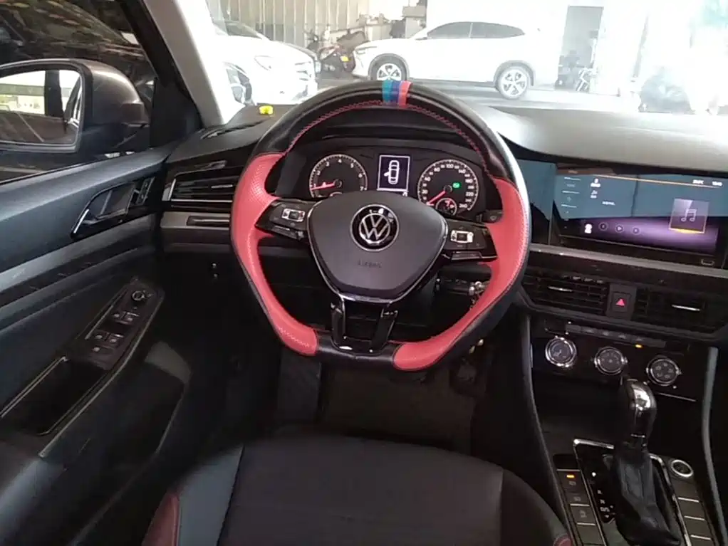 VOLKSWAGEN BORA