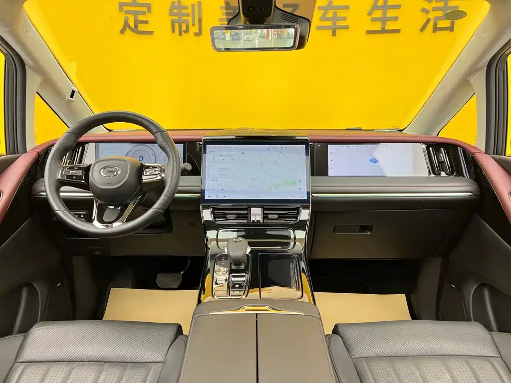 صورة 12 - GAC Trumpchi Trumpchi E9