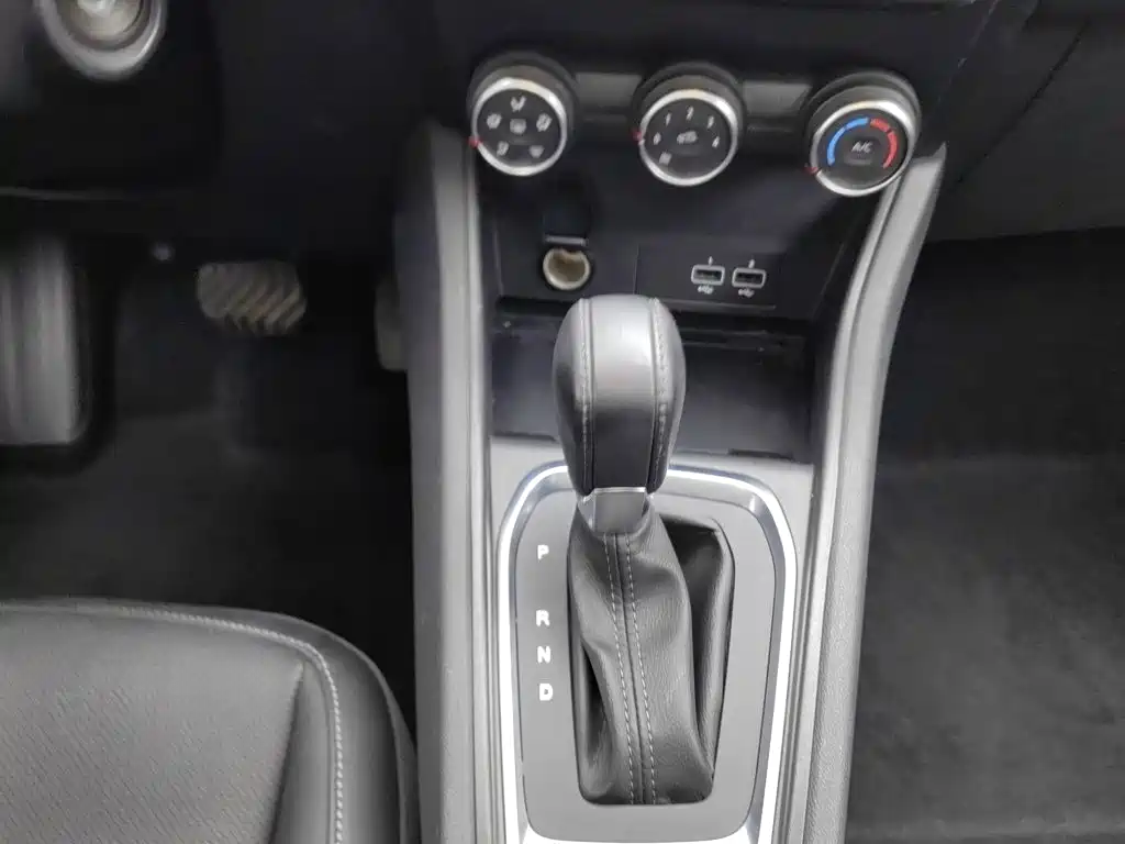 Renault Captur 2020 2019 Model TCe270 Auto Power Style