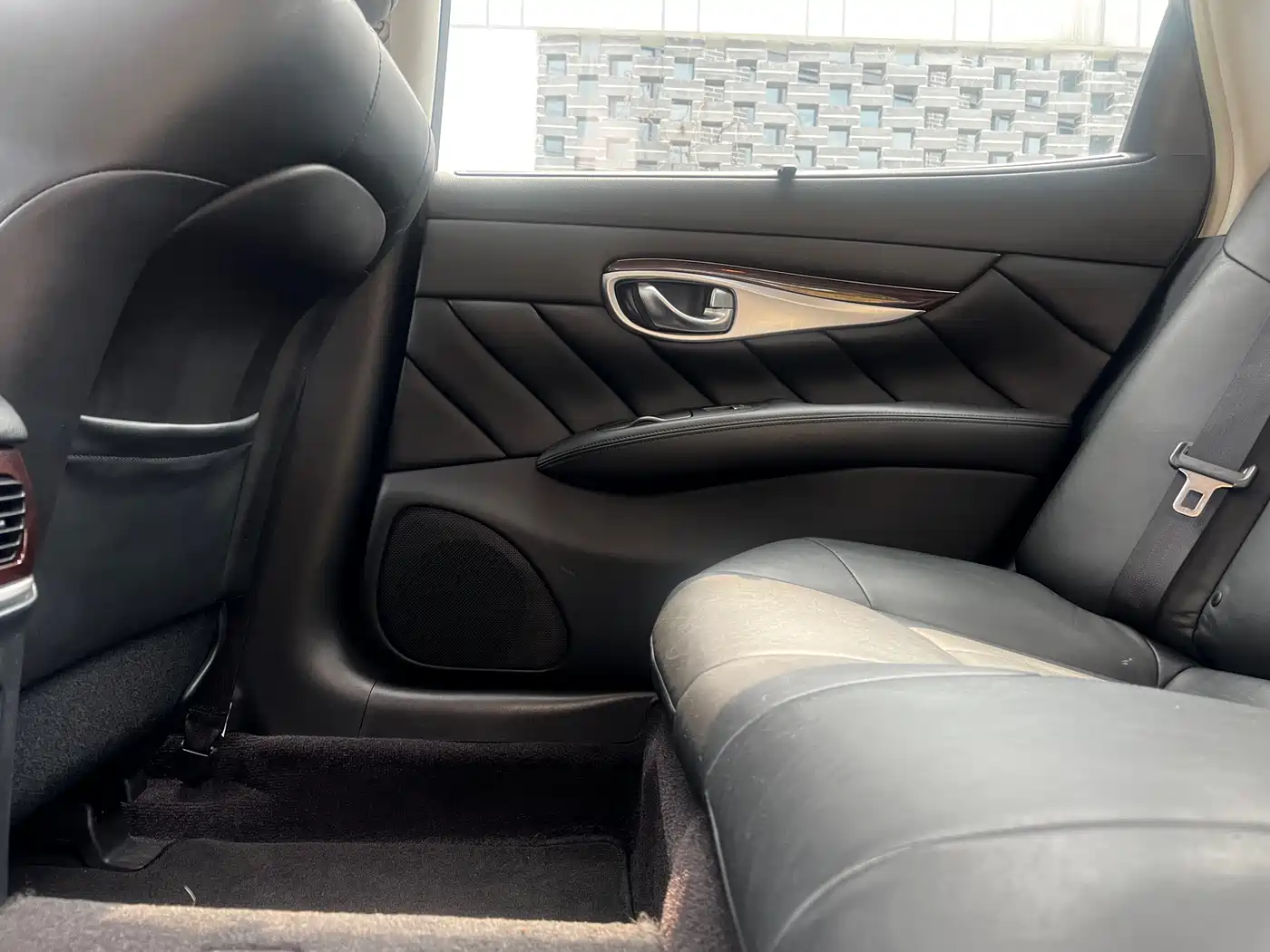 Infiniti Q70 2015 Q70L 2.5L Enjoyment Edition фото 26