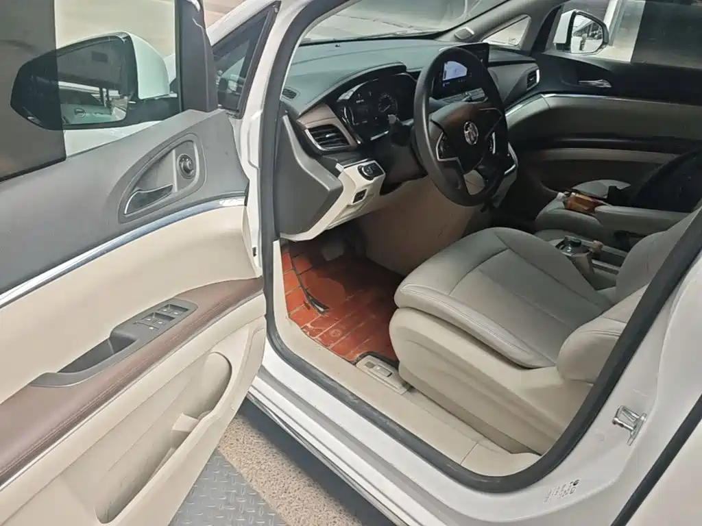Photo 16 - Buick GL8