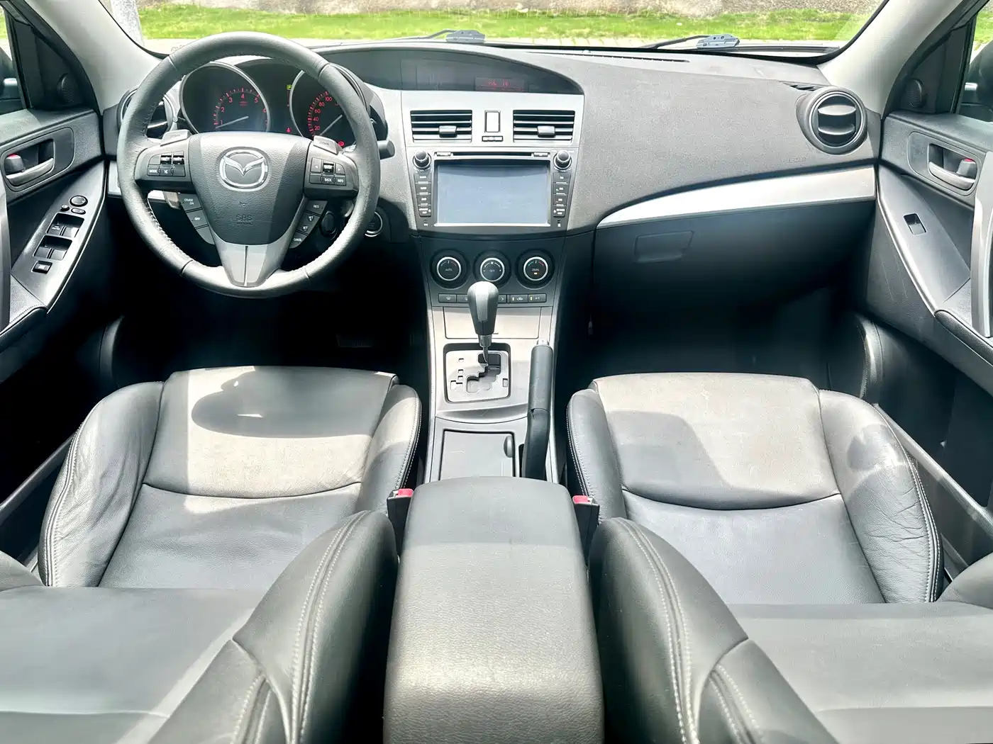 Mazda Mazda3 Axela 2013 2011 Sedan 2.0L Automatic Luxury