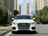 Photo 2 - Audi Q3