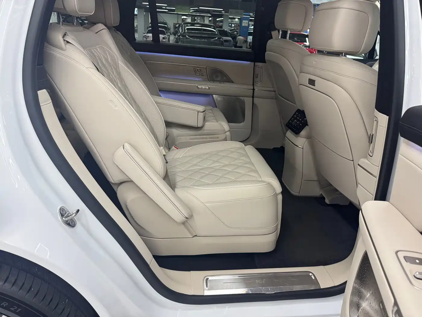 NIO ES8 2025 2025 Model 6-Seat Executive Luxury Edition