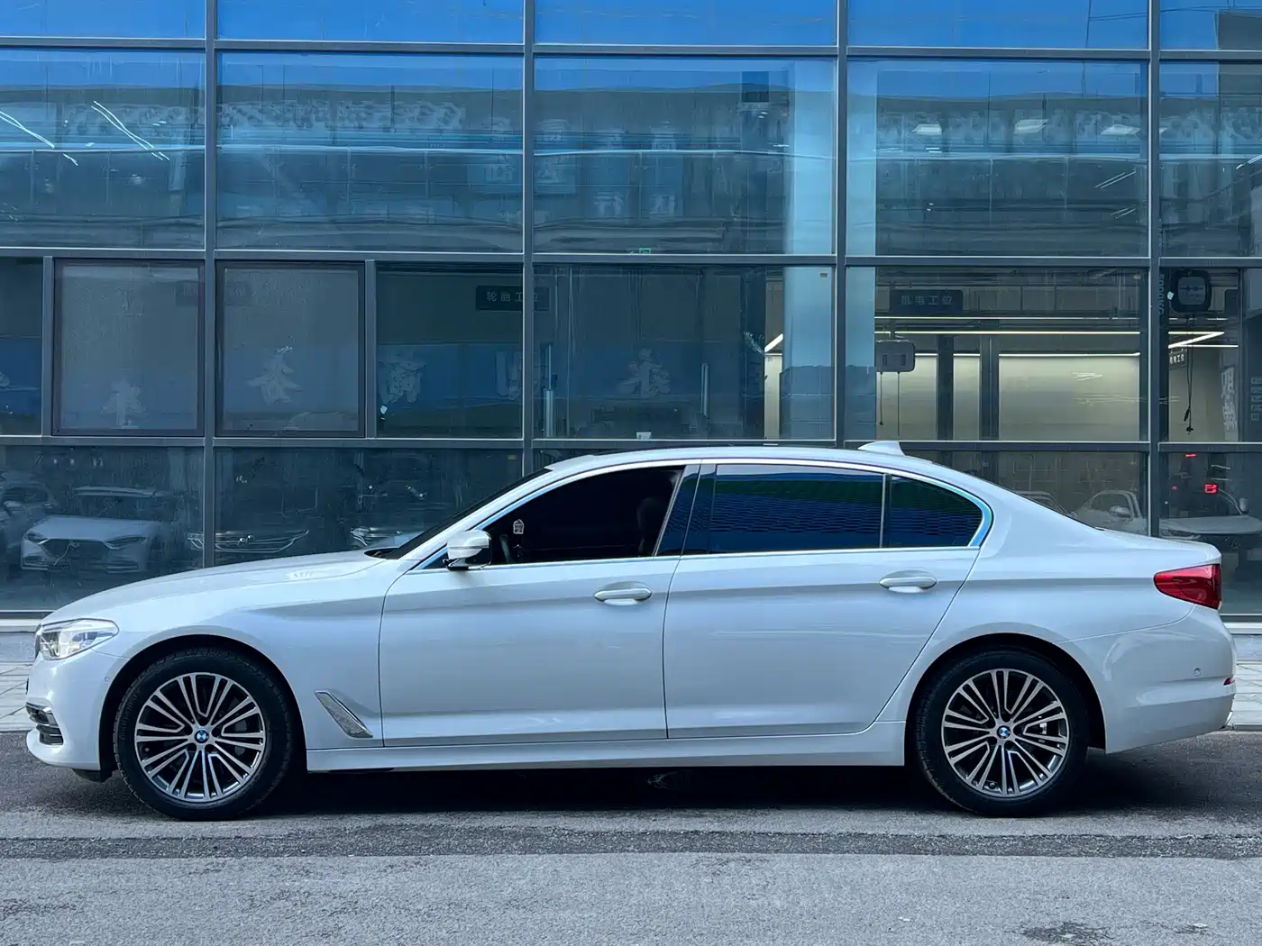 BMW 5 Series 2019 Facelift 530Li Premium Luxury Package фото 3