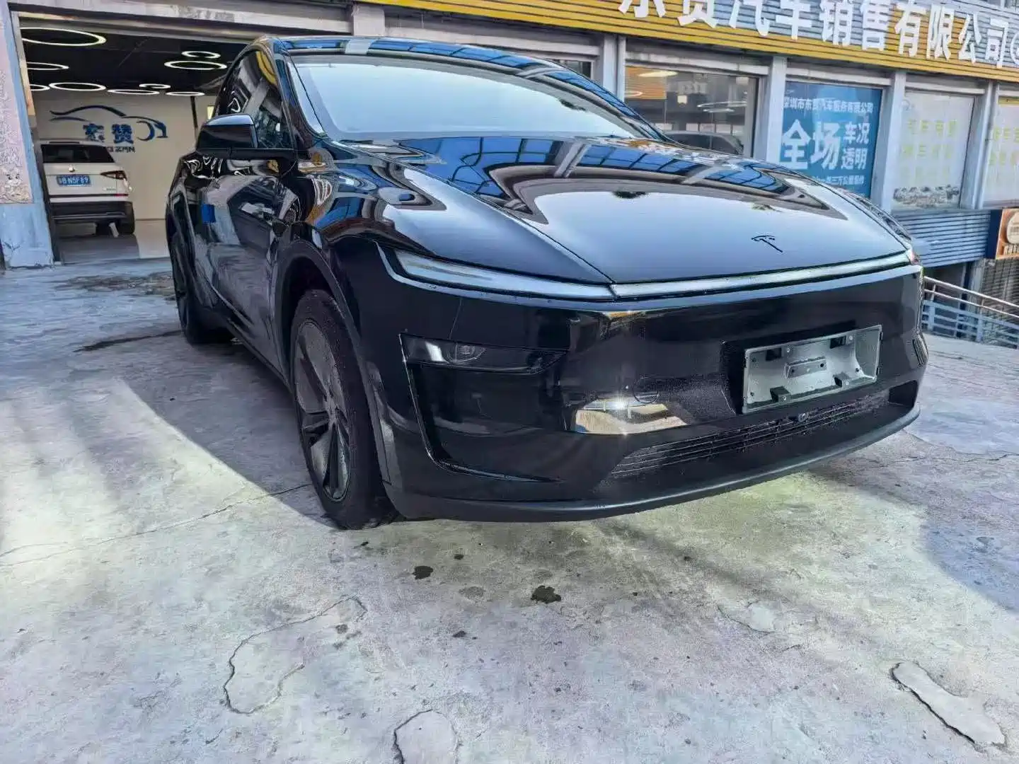 Photo 3 - Tesla Model Y