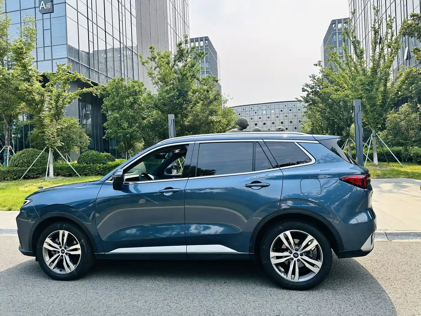 FORD LING RUI
