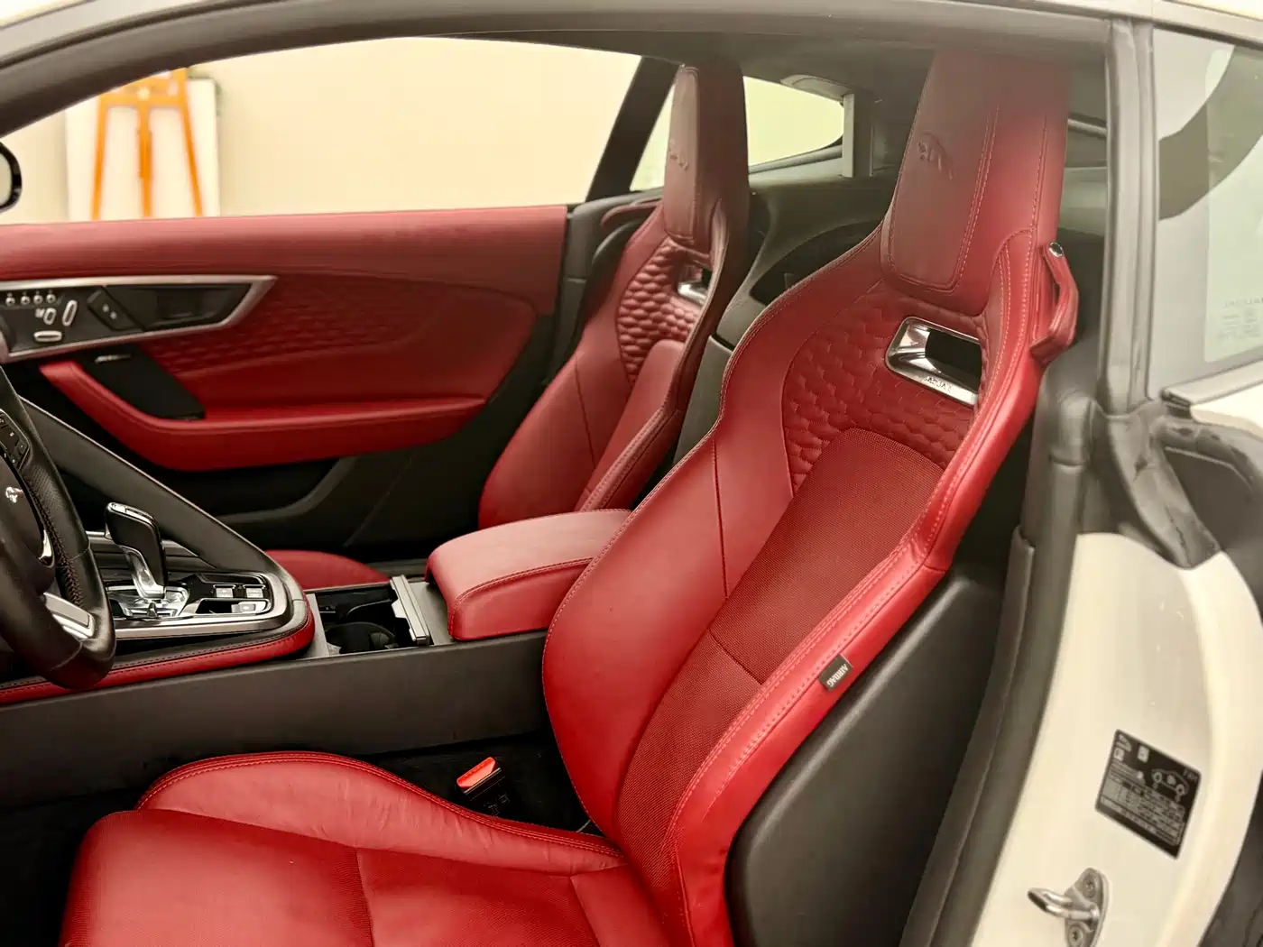 Jaguar F-TYPE 2022 P300 Hardtop R-DYNAMIC BLACK фото 15