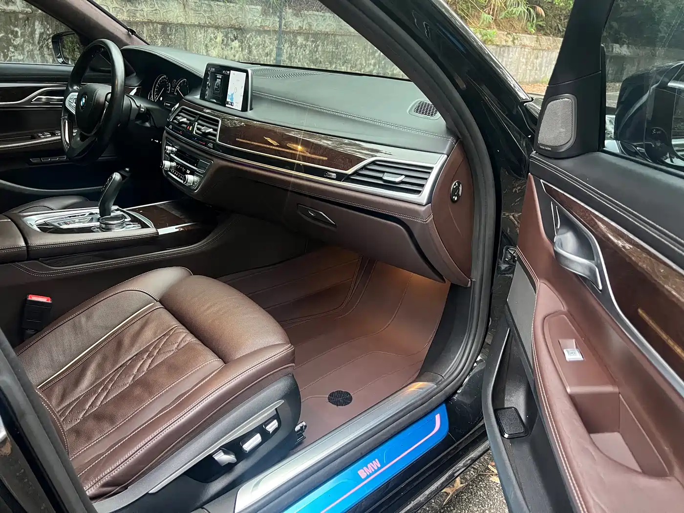 BMW 7 Series 2017 740Li xDrive Luxury Edition фото 10
