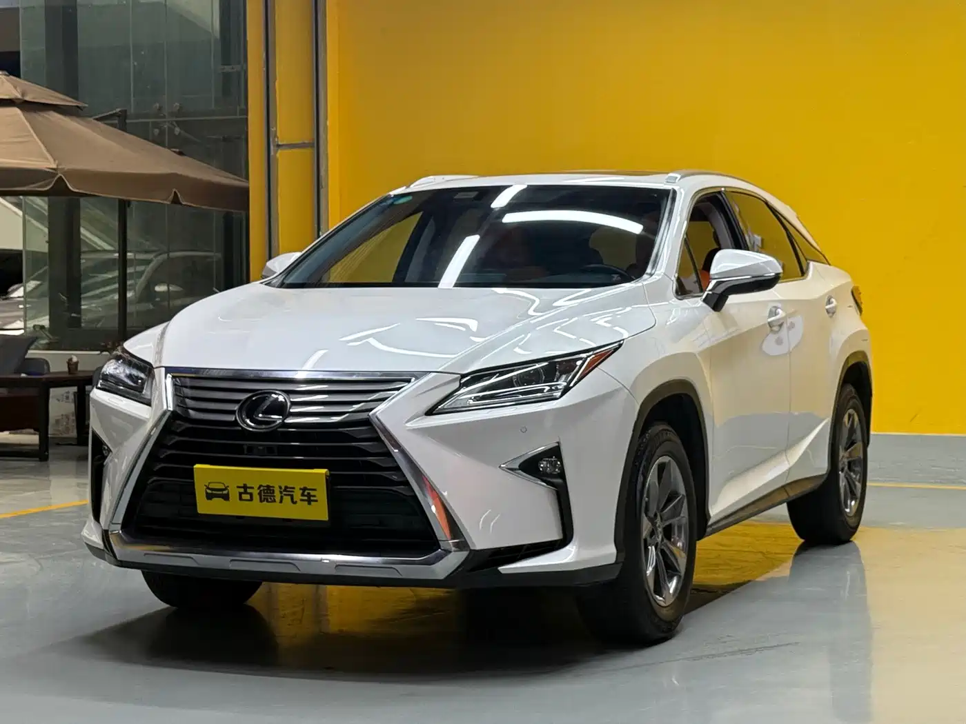 Фото 1 - Lexus RX