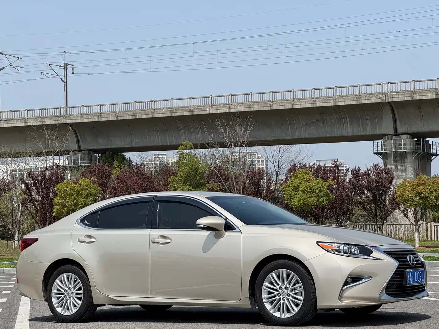 LEXUS ES