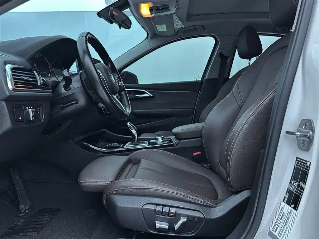 BMW 1 Series 2021 120i M Sport Shadow Edition фото 10