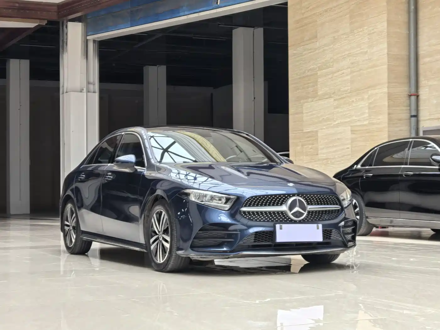 Mercedes-Benz A-Class 2019 A 180 L Sport Sedan фото 3
