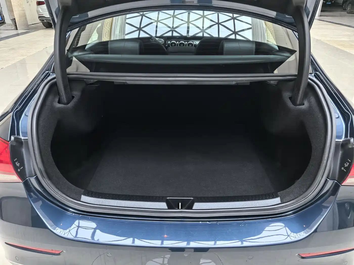 Mercedes-Benz A-Class 2019 A 180 L Sport Sedan фото 14