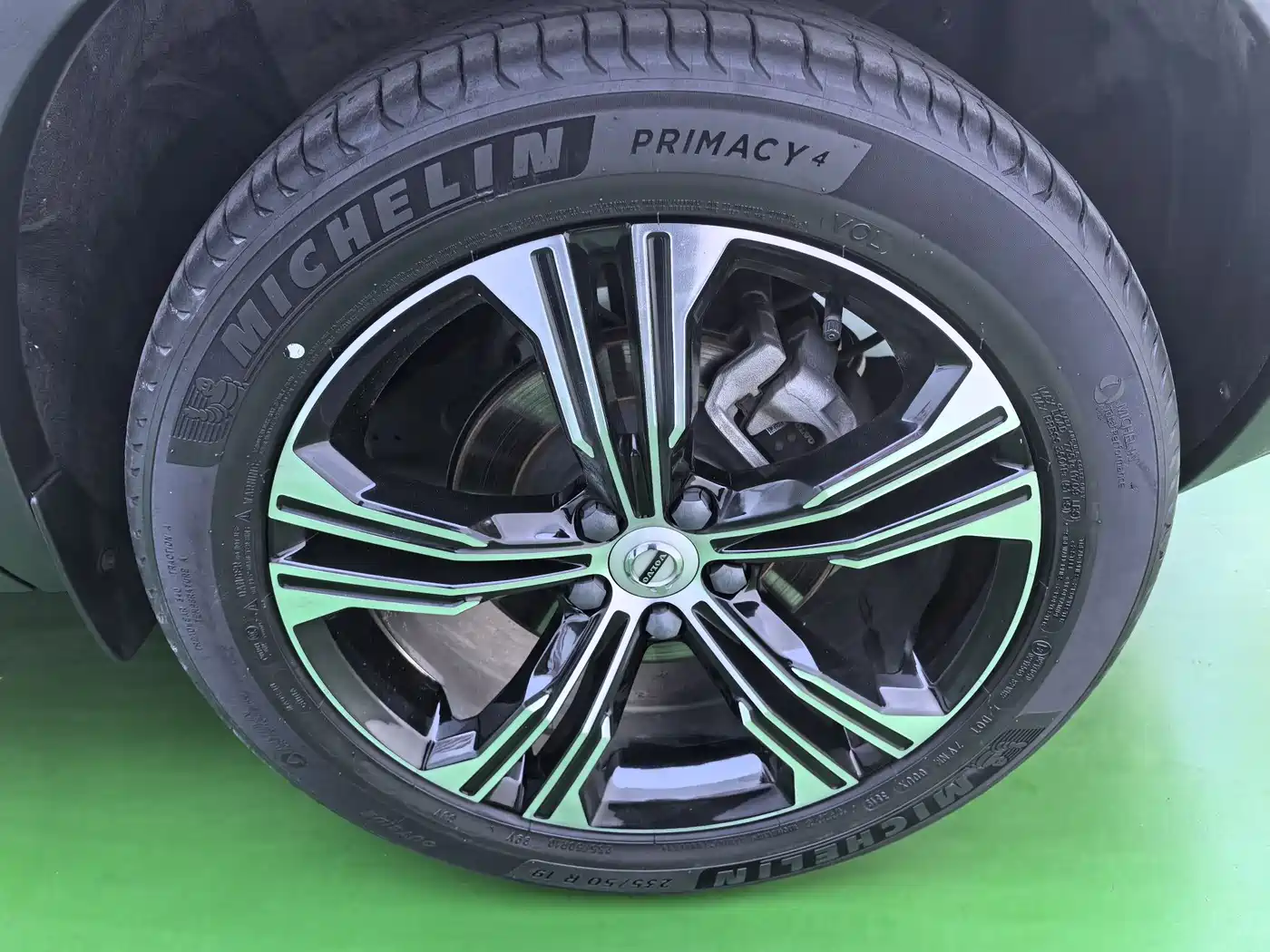 Фото 17 - Volvo XC40