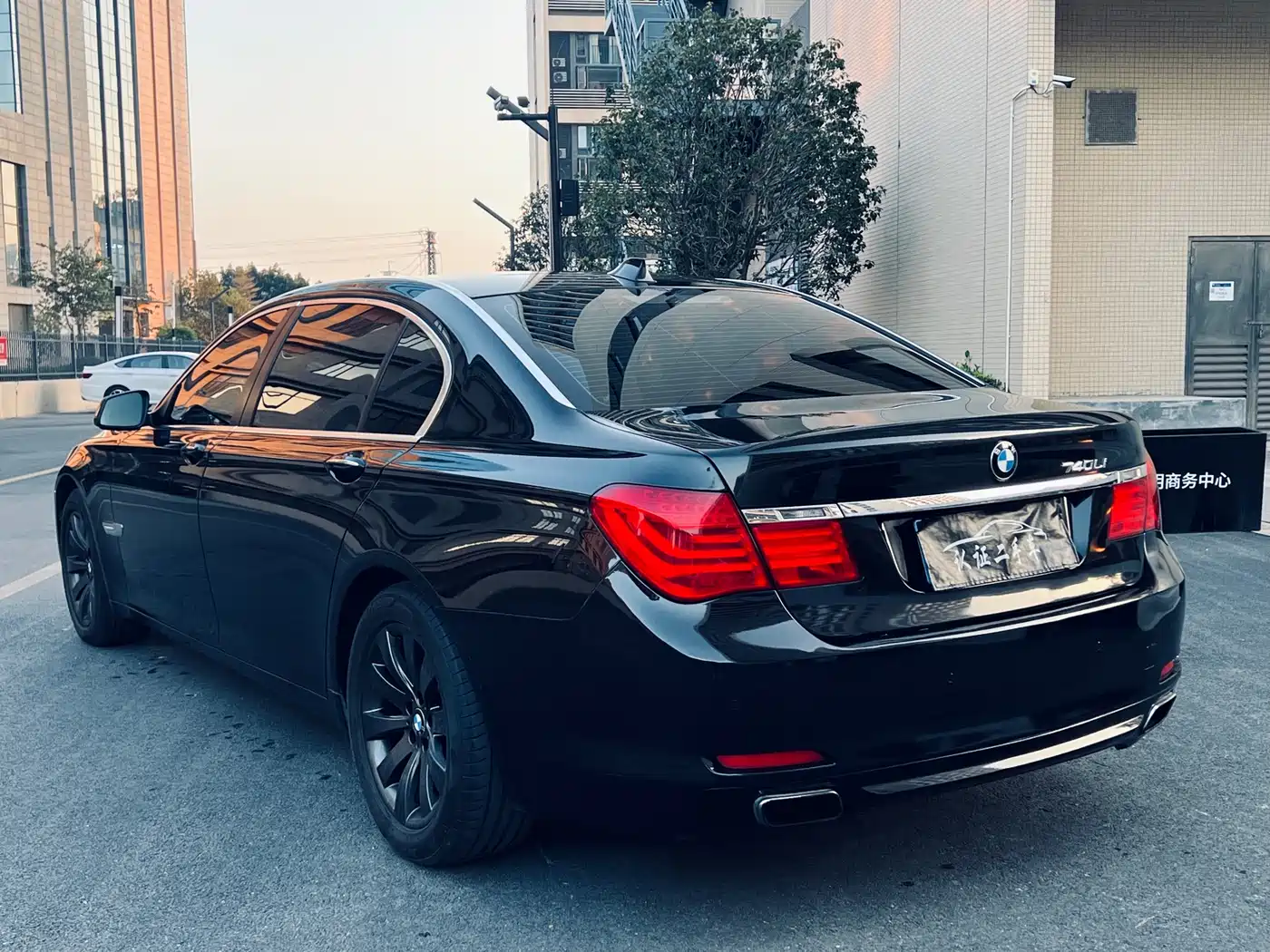 BMW 7 Series 2009 Model 740Li Leading Edition фото 5