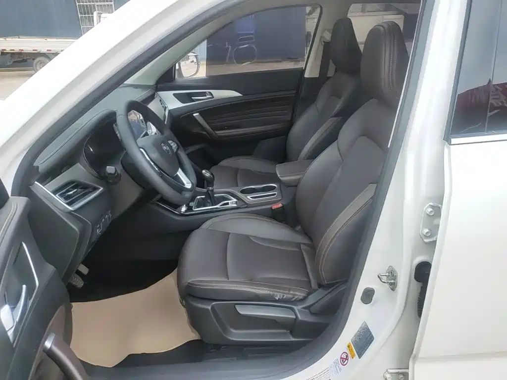 Changan CS35 PLUS 2018 2018 1.6L Manual Cool Connect China V