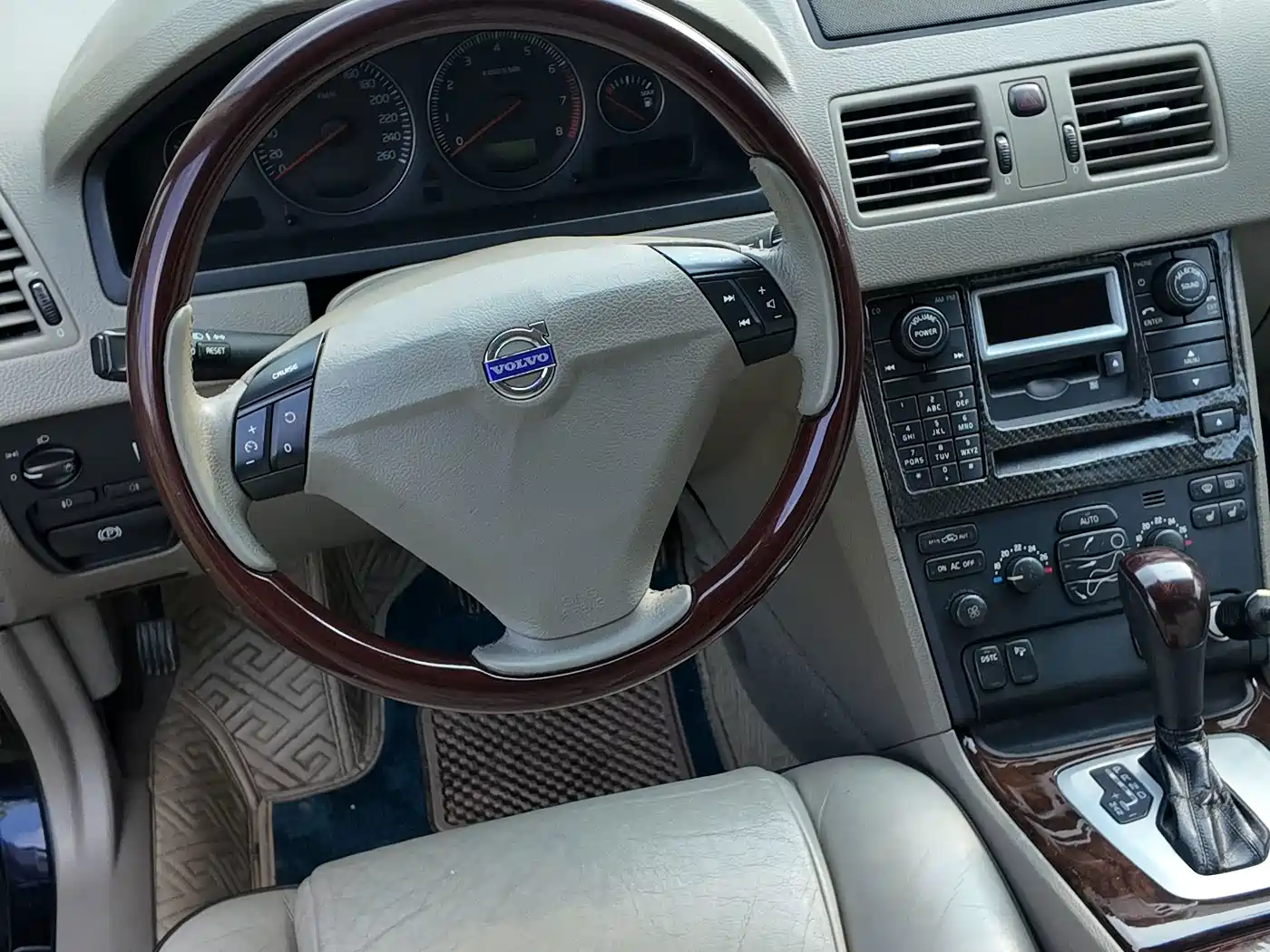 Volvo XC90 2009 2006 4.4 V8 AWD 5-seater Executive