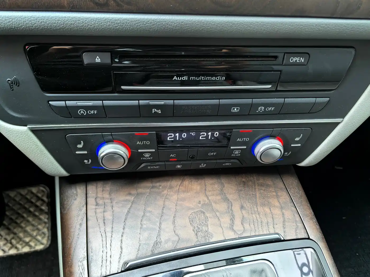 Фото 12 - Audi A6L