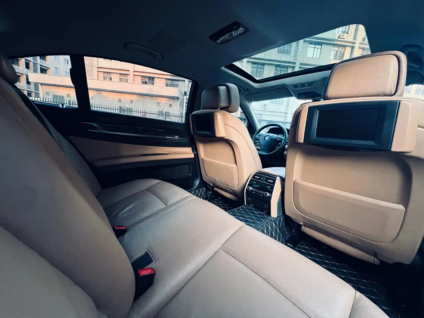 BMW 7 Series 2009 Model 740Li Leading Edition фото 11