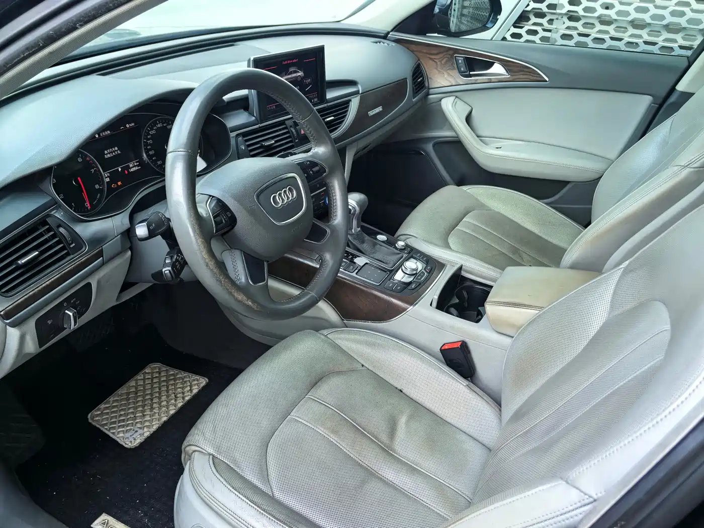 Фото 9 - Audi A6L
