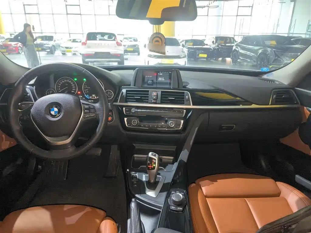 BMW 3 Series GT 2018 320i Fashion фото 10