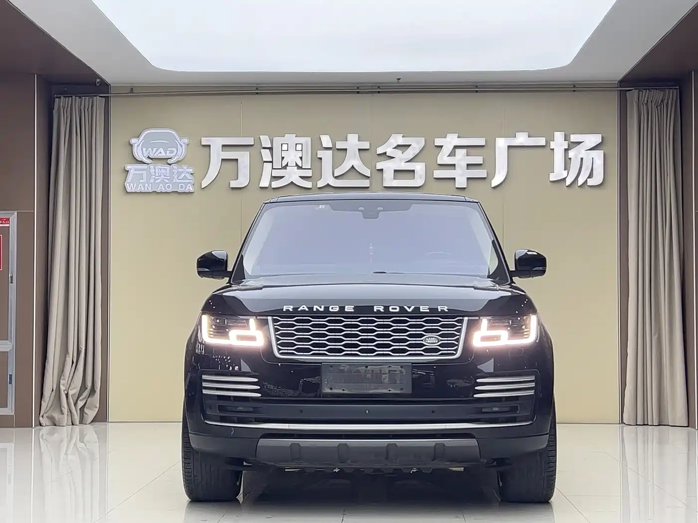 Land Rover Range Rover 2020 3.0 L6 Heritage Extended Edition фото 2