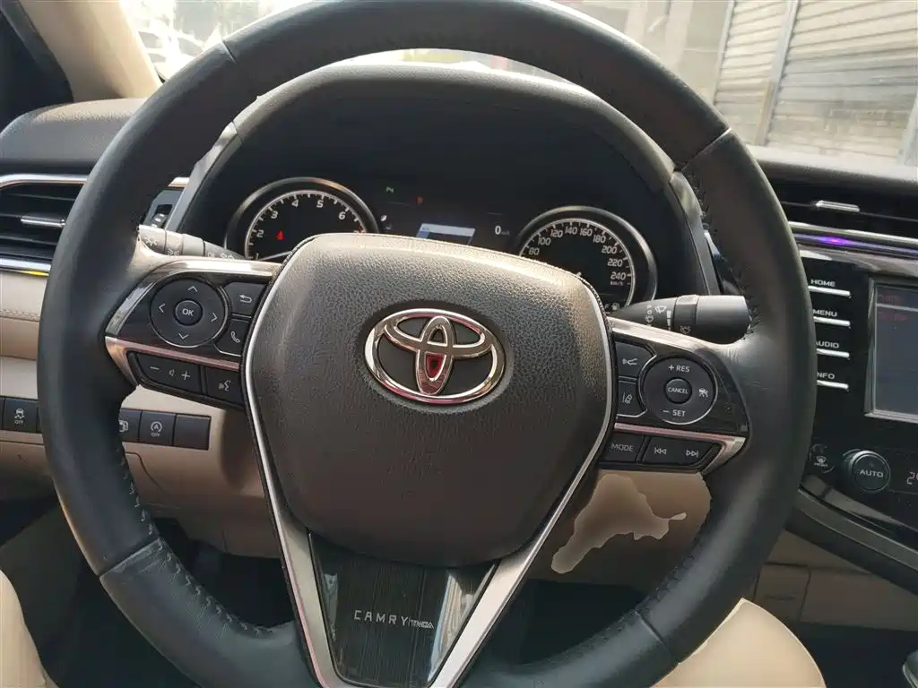 Toyota Camry 2018 2.0G Luxury Edition фото 11