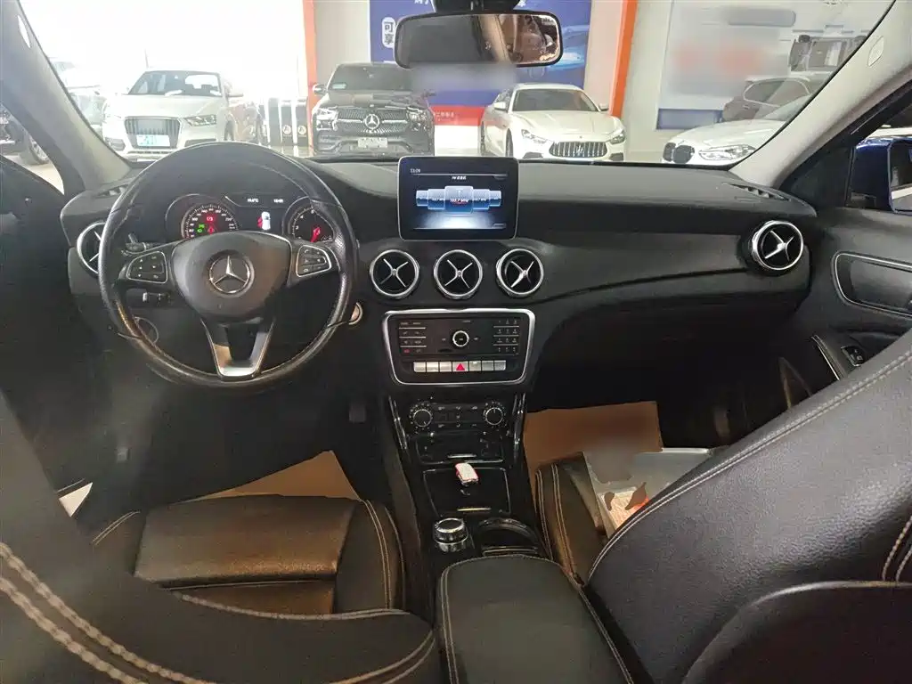 Mercedes-Benz GLA 2018 GLA 200 Fashion фото 10