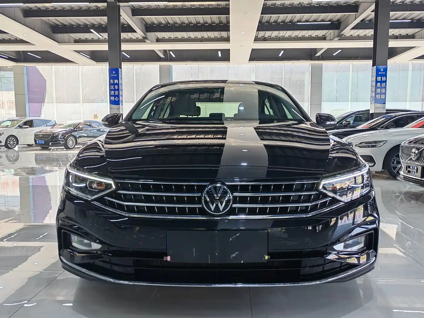 Volkswagen Magotan 2023 2 Million Units Anniversary Edition 330TSI DSG Leading Type фото 2