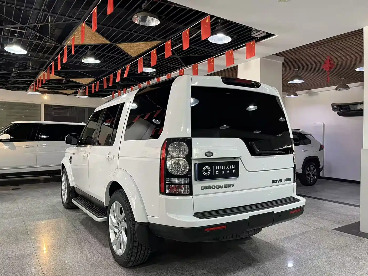 Land Rover Discovery 2016 3.0 SC V6 SE фото 15