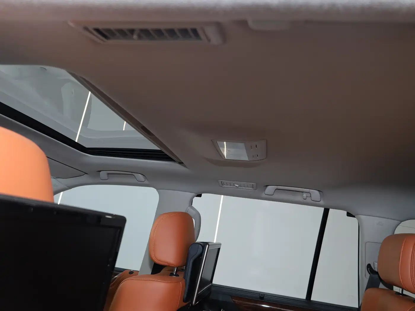 Lexus LX 2016 570 Dynamic Luxury Edition фото 26