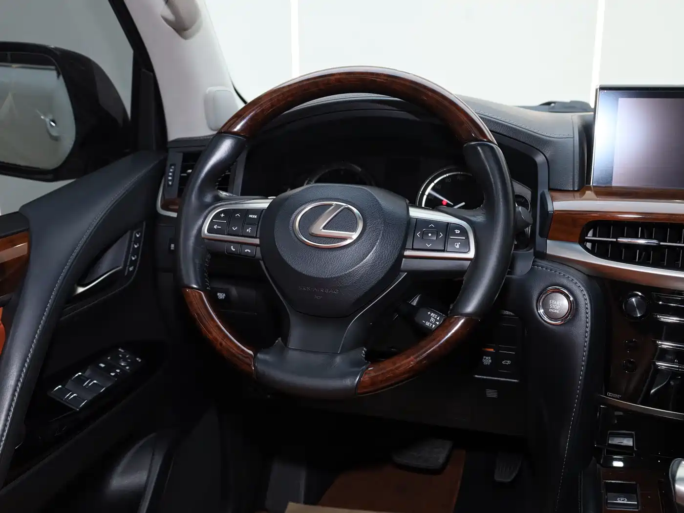 Lexus LX 2016 570 Dynamic Luxury Edition фото 29