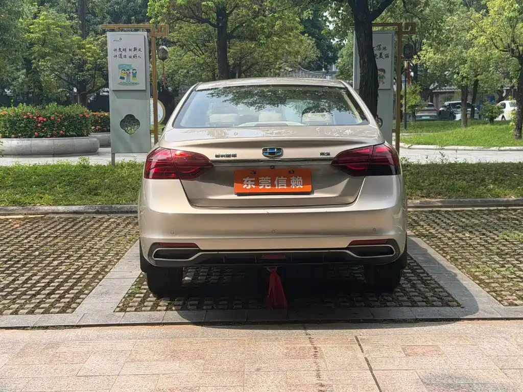 Фото 9 - Geely Emgrand