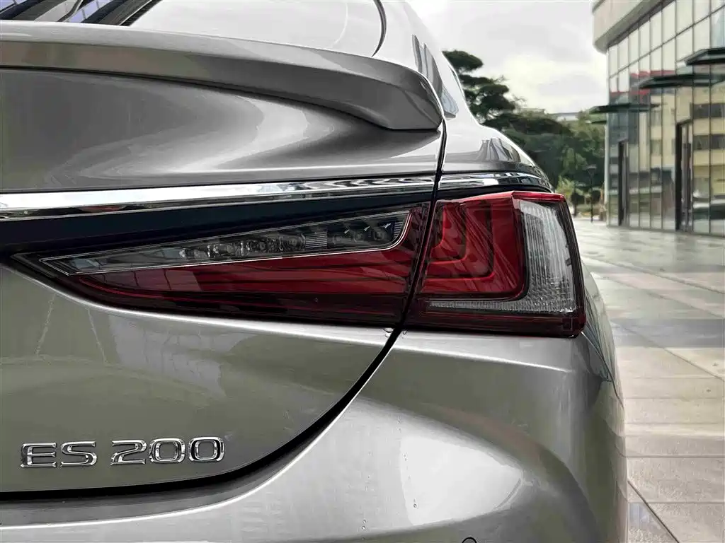 Lexus ES 2023 200 Excellence Edition фото 17