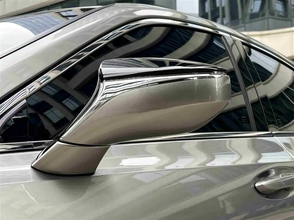 Lexus ES 2023 200 Excellence Edition фото 15