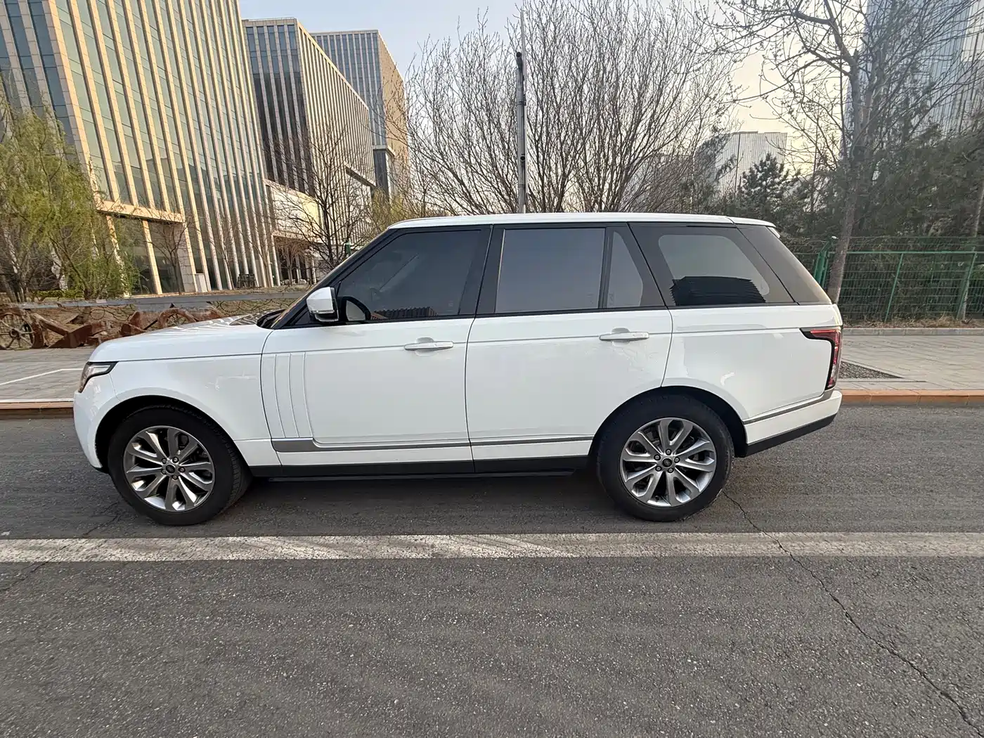 Land Rover Range Rover 2018 3.0 SC V6 Golden Age Edition фото 18