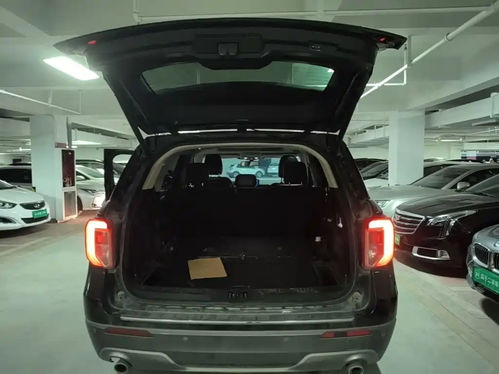 Фото 21 - Ford Explorer