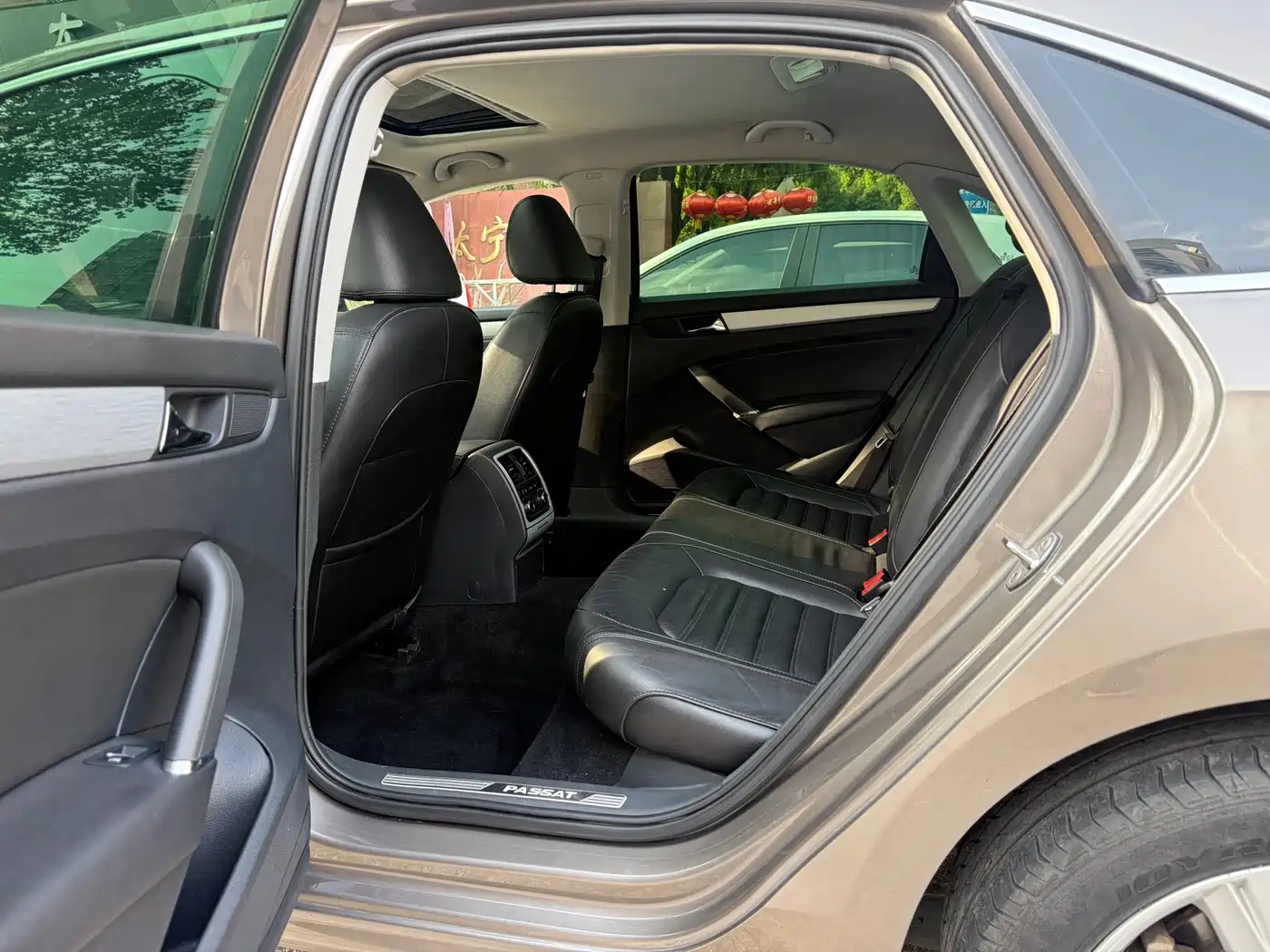 Volkswagen Passat 2014 1.8TSI DSG Executive Edition фото 8