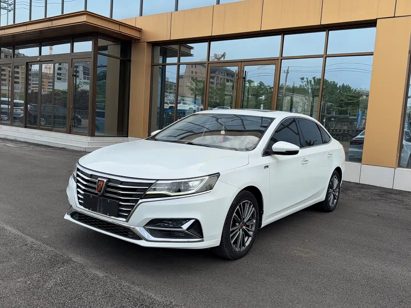 Фото 1 - Roewe i6