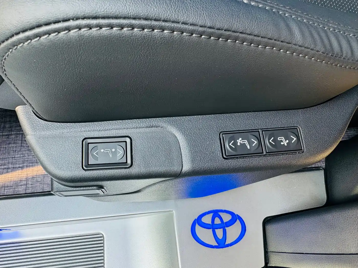 Toyota Sienna 2024 2.5L Hybrid 4WD Premium Edition фото 29