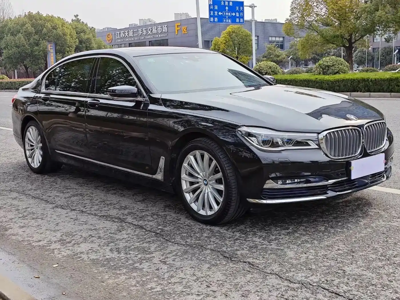 Photo 3 - BMW 7 Series