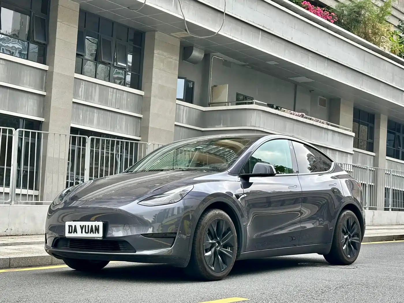 TESLA MODEL Y