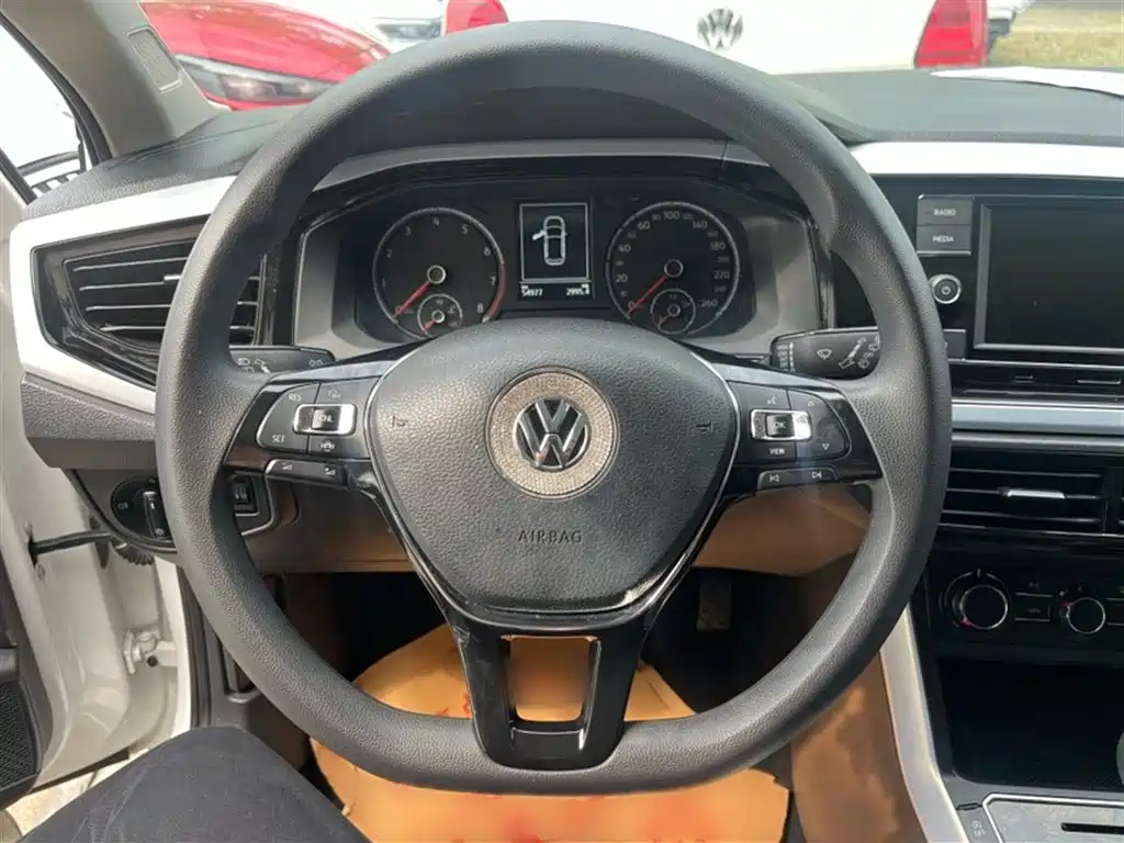 Volkswagen Polo 2019 Plus 1.5L Automatic Colorful Tech Edition фото 11