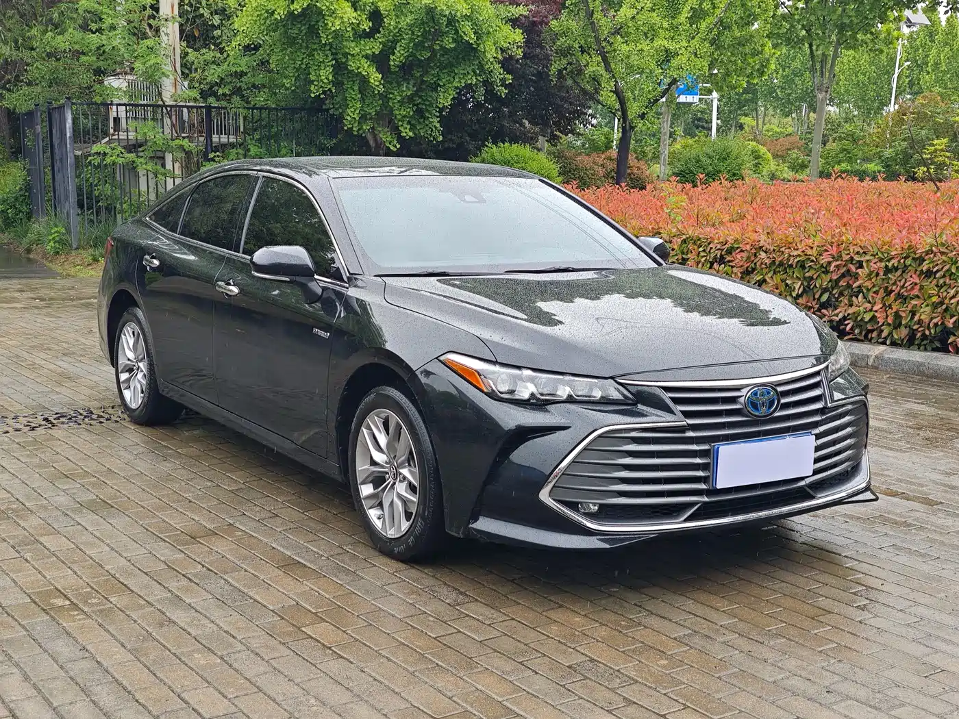 Toyota Avalon 2019 Hybrid 2.5L Luxury Edition China V фото 4