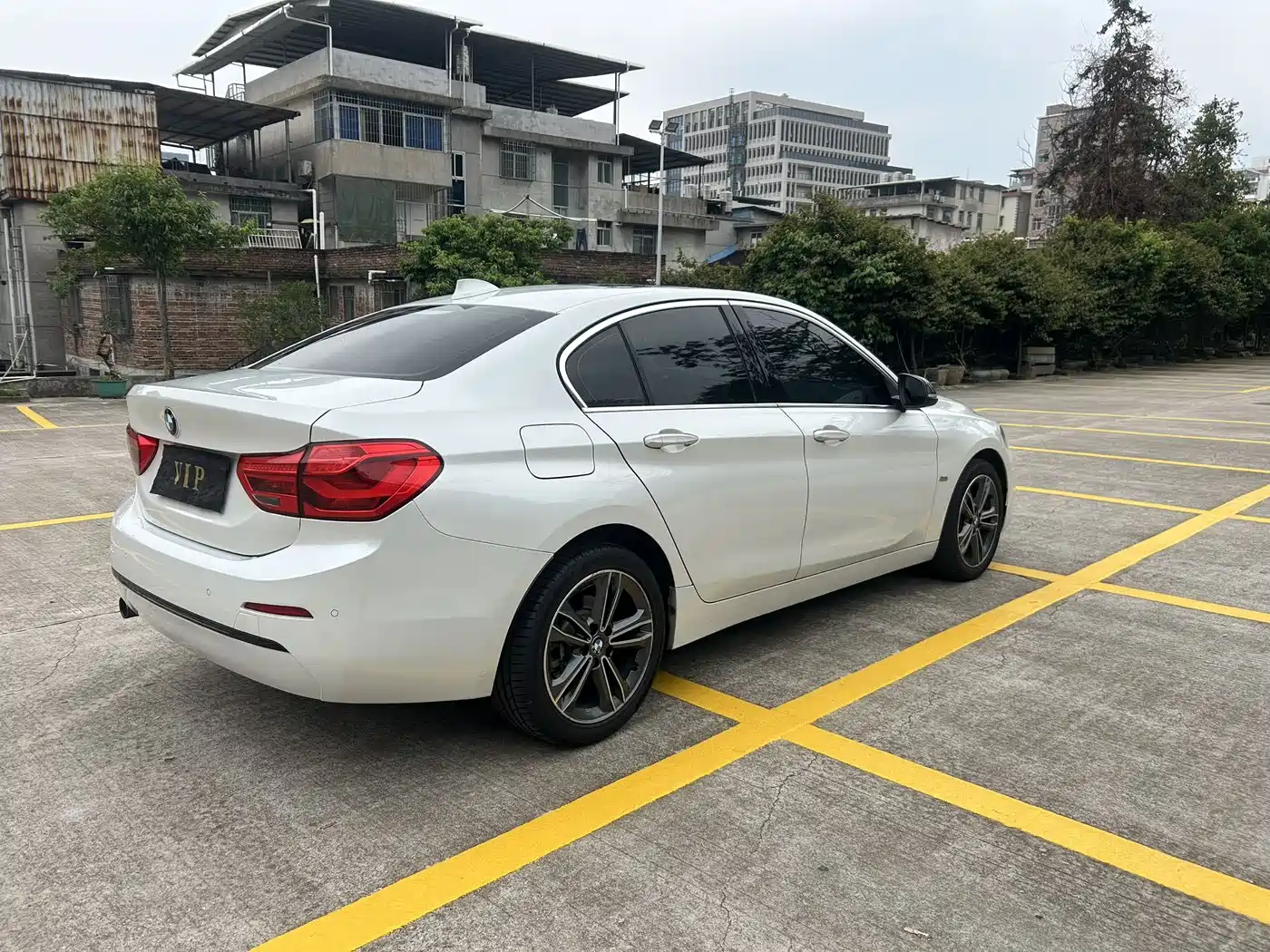 BMW 1 Series 2018 118i Sport Edition фото 9
