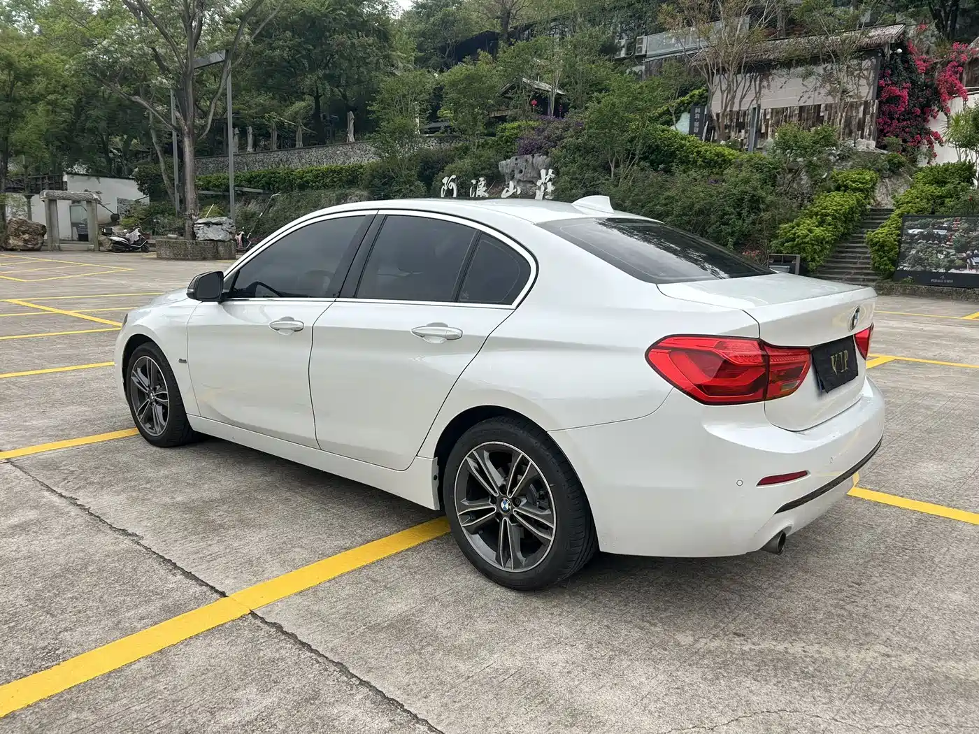 BMW 1 Series 2018 118i Sport Edition фото 7