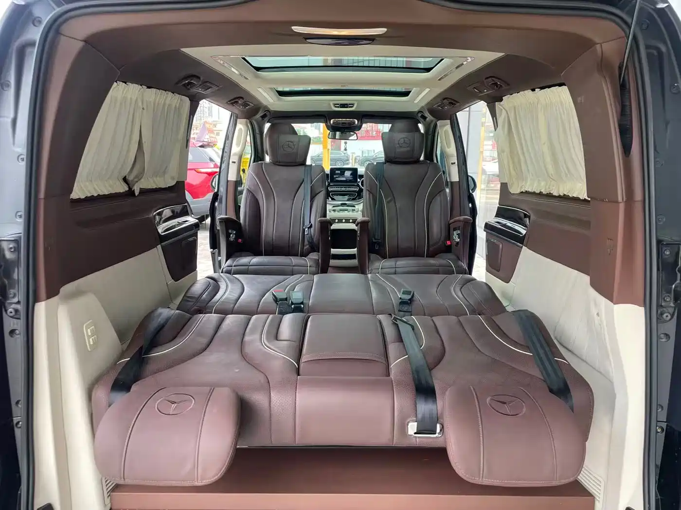 Mercedes-Benz V-Class 2017 Model V 260 L Premium Extended Edition фото 6