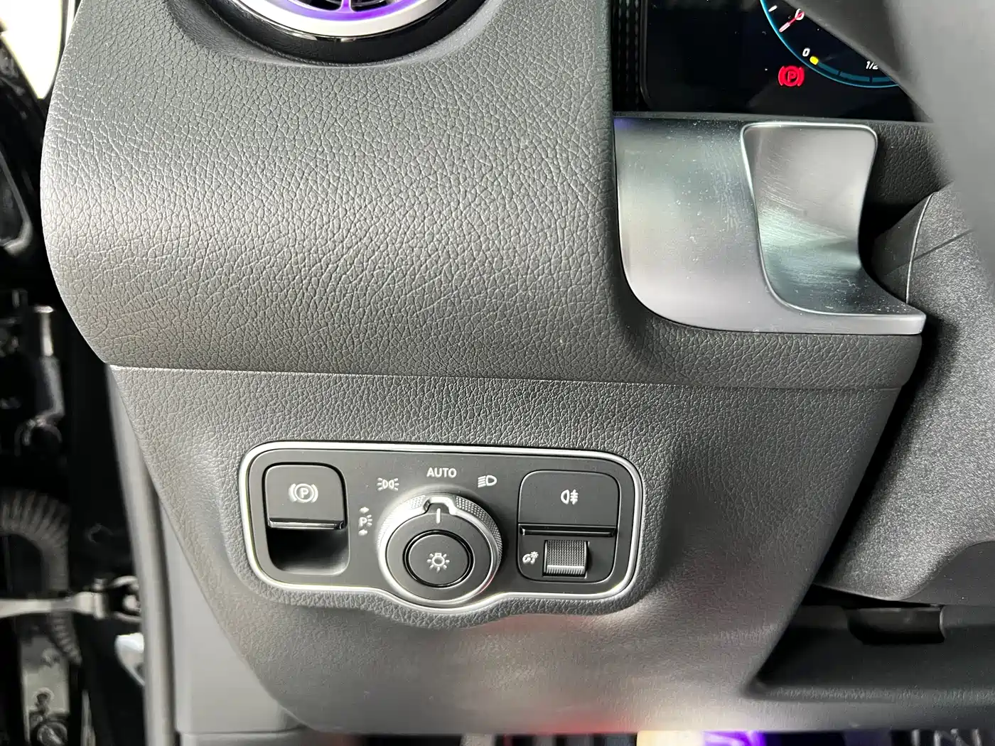 Mercedes-Benz GLB 2023 GLB 220 Dynamic фото 21